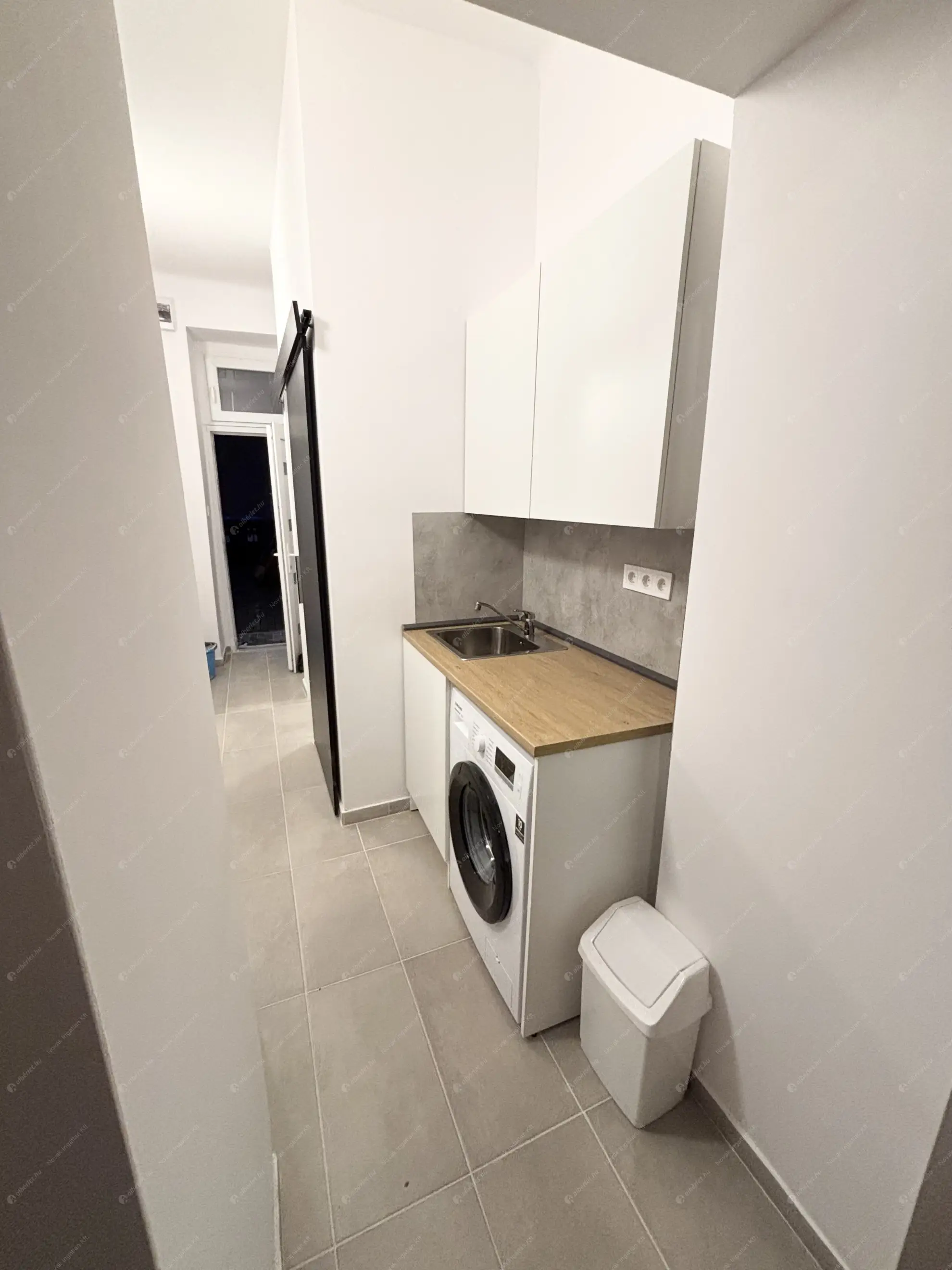 Kiadó albérlet 210000 Ft/hó áron: Budapest, VIII. kerület  Szerdahelyi utca. Mérete: 22 nm, 1 szobás | Alberlet.hu - 6579515