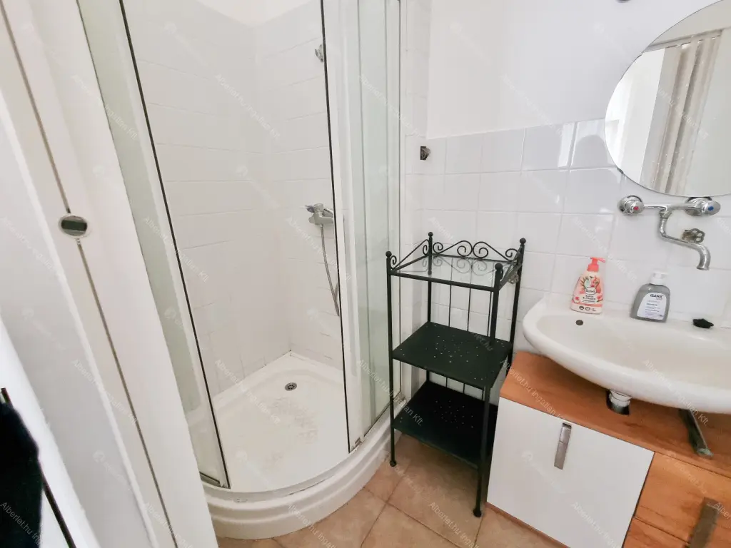 Kiadó albérlet 220000 Ft/hó áron: Budapest, VIII. kerület  Teleki László tér. Mérete: 55 nm, 2 szobás | Alberlet.hu - 6695865