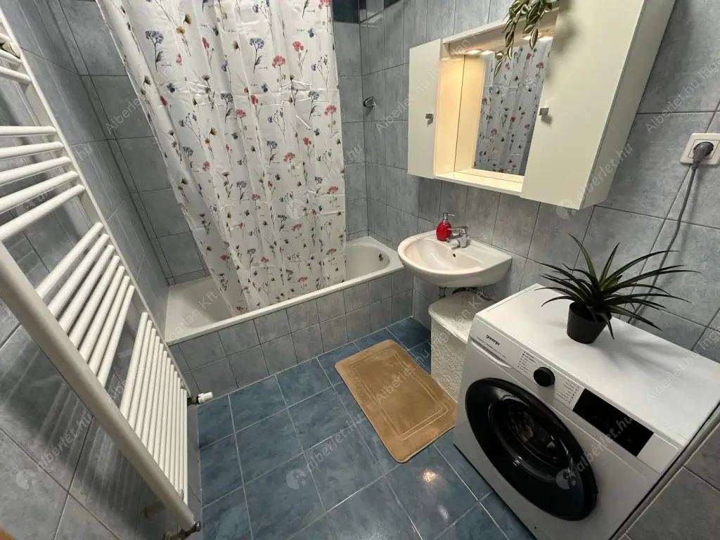 Kiadó albérlet 340000 Ft/hó áron: Budapest, VIII. kerület  Tolnai Lajos utca. Mérete: 50 nm, 2 szobás | Alberlet.hu - 6637021