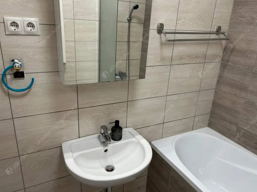 Kiadó albérlet 270000 Ft/hó áron: Budapest, VIII. kerület  Tömő utca. Mérete: 45 nm, 1 szobás | Alberlet.hu - 6584179