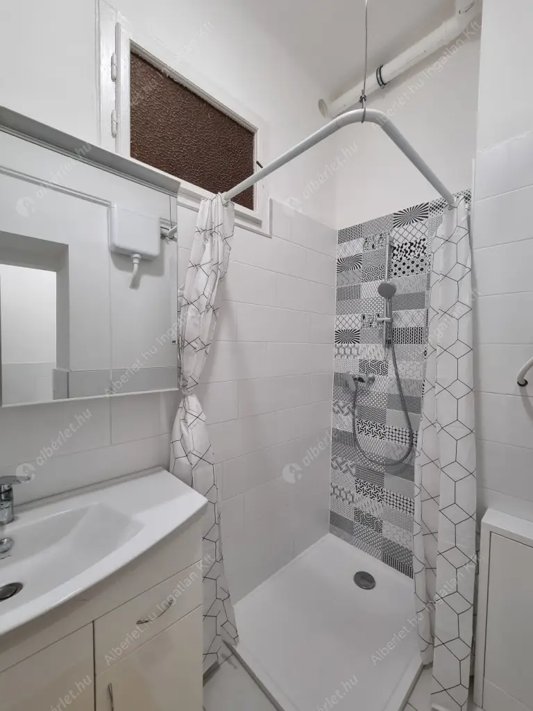 Kiadó albérlet 395000 Ft/hó áron: Budapest, VIII. kerület  Vajda Péter utca. Mérete: 94 nm, 3 szobás | Alberlet.hu - 6554427