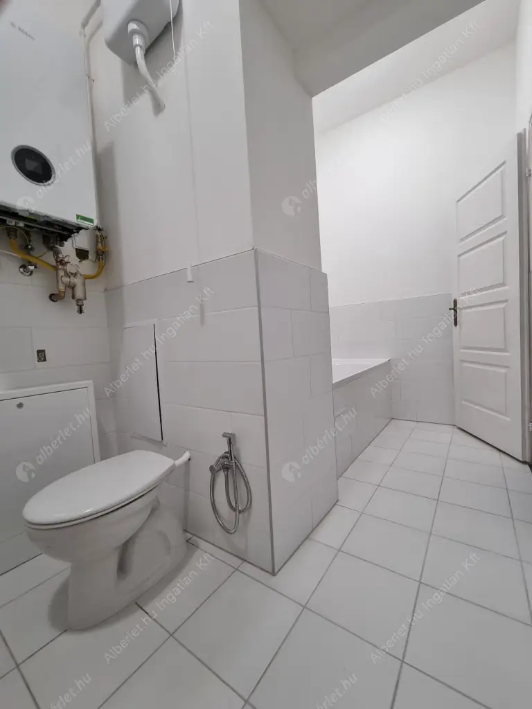 Kiadó albérlet 395000 Ft/hó áron: Budapest, VIII. kerület  Vajda Péter utca. Mérete: 94 nm, 3 szobás | Alberlet.hu - 6554429