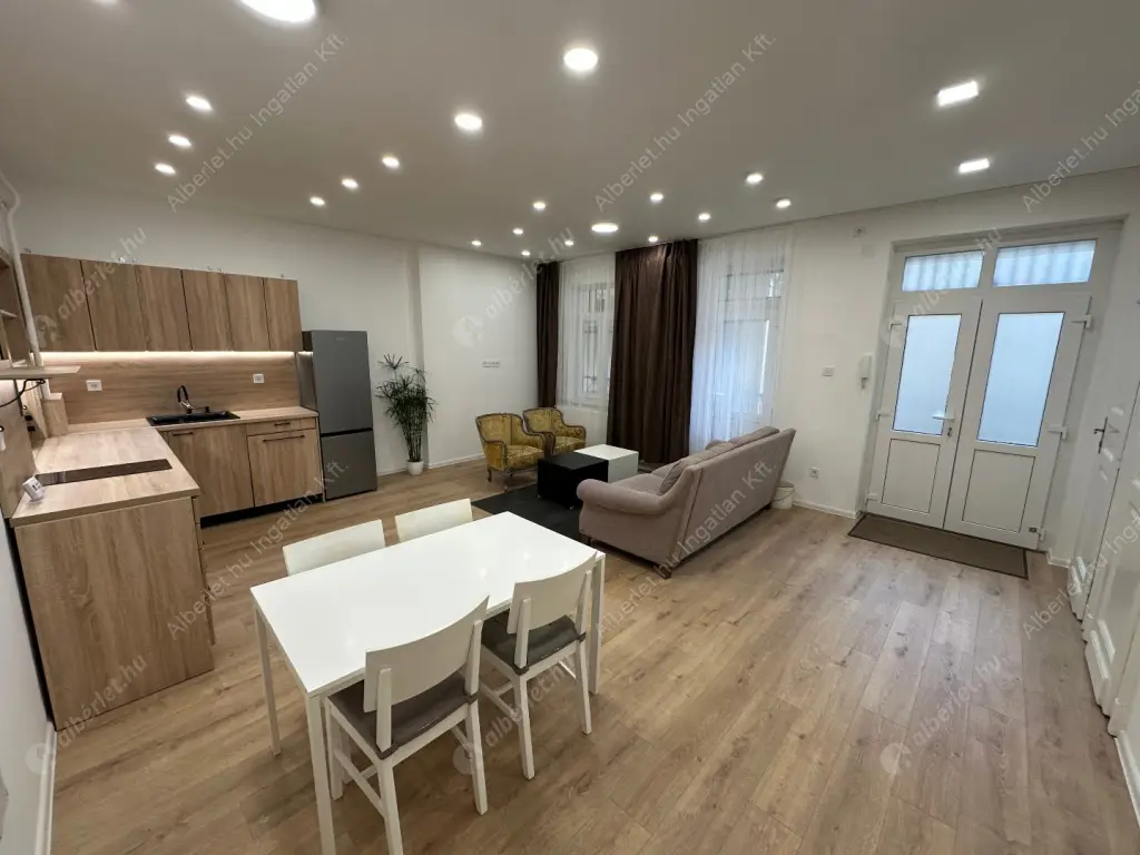 Kiadó albérlet 370000 Ft/hó áron: Budapest, VIII. kerület  Vajda Péter utca. Mérete: 94 nm, 3 szobás | Alberlet.hu - 6581052