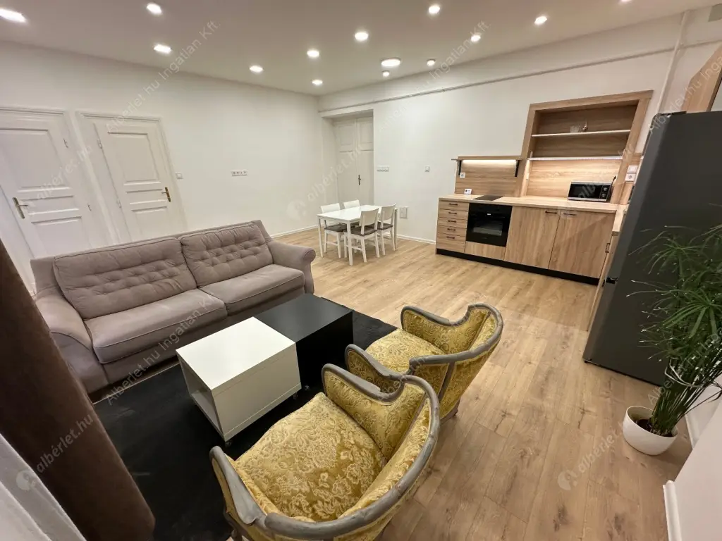 Kiadó albérlet 350000 Ft/hó áron: Budapest, VIII. kerület  Vajda Péter utca. Mérete: 94 nm, 3 szobás | Alberlet.hu - 6590284