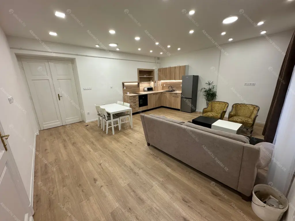 Kiadó albérlet 320000 Ft/hó áron: Budapest, VIII. kerület  Vajda Péter utca. Mérete: 94 nm, 3 szobás | Alberlet.hu - 6705251