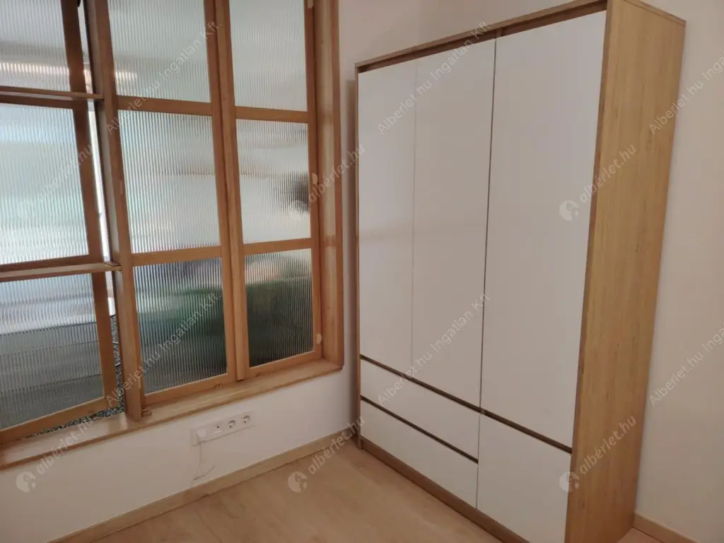 Kiadó albérlet 260000 Ft/hó áron: Budapest, VIII. kerület  Vajdahunyad utca. Mérete: 40 nm, 1 szobás | Alberlet.hu - 6554194