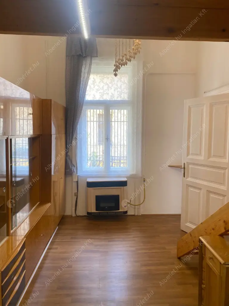 Kiadó albérlet 260000 Ft/hó áron: Budapest, VIII. kerület  Vas utca. Mérete: 26 nm, 1 szobás | Alberlet.hu - 6615945