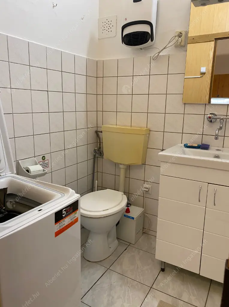 Kiadó albérlet 260000 Ft/hó áron: Budapest, VIII. kerület  Vas utca. Mérete: 26 nm, 1 szobás | Alberlet.hu - 6615949