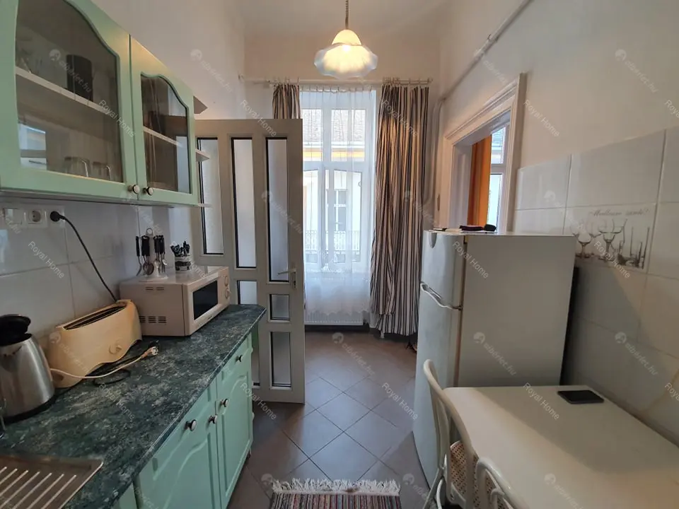 Kiadó albérlet 190000 Ft/hó áron: Budapest, VIII. kerület  Vas utca. Mérete: 34 nm, 1 szobás | Alberlet.hu - 5394183