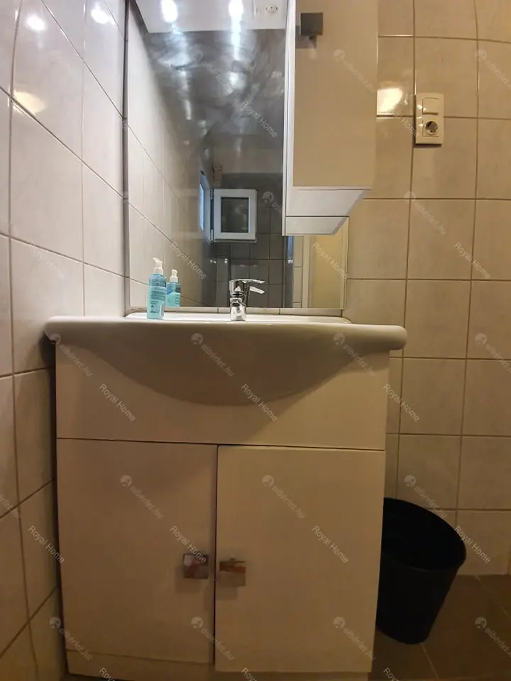 Kiadó albérlet 190000 Ft/hó áron: Budapest, VIII. kerület  Vas utca. Mérete: 34 nm, 1 szobás | Alberlet.hu - 5394197