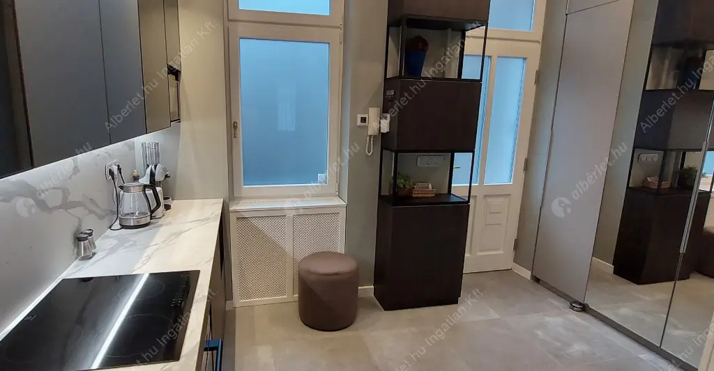 Kiadó albérlet 350000 Ft/hó áron: Budapest, VIII. kerület  Vas utca. Mérete: 74 nm, 2 szobás | Alberlet.hu - 6556279