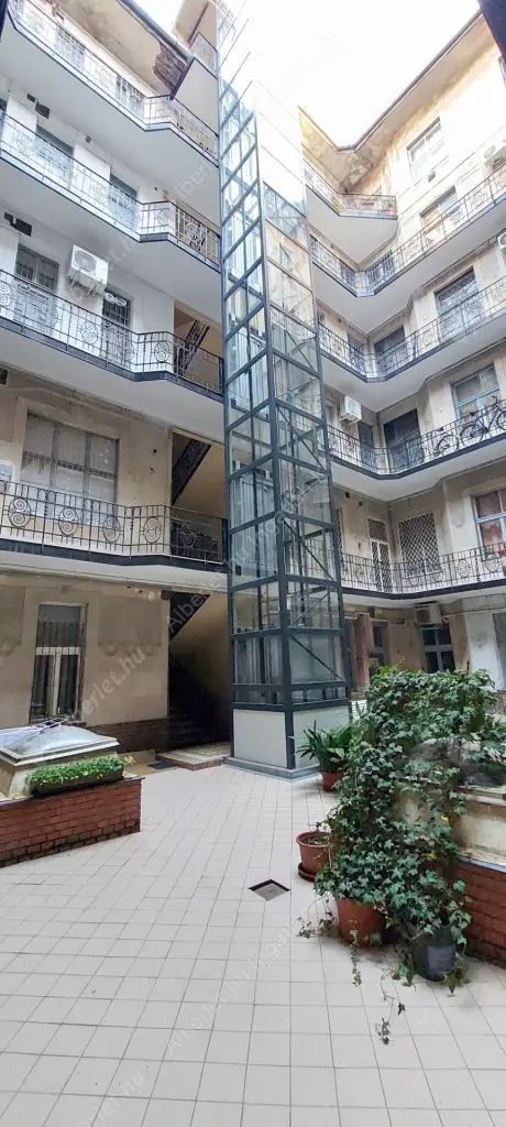 Kiadó albérlet 350000 Ft/hó áron: Budapest, VIII. kerület  Vas utca. Mérete: 74 nm, 2 szobás | Alberlet.hu - 6556283