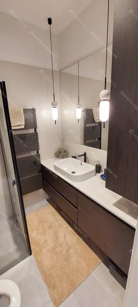 Kiadó albérlet 350000 Ft/hó áron: Budapest, VIII. kerület  Vas utca. Mérete: 74 nm, 2 szobás | Alberlet.hu - 6707626