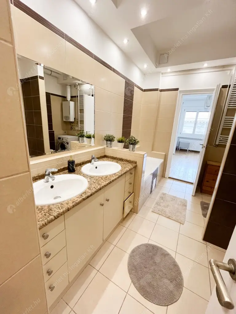 Kiadó albérlet 490000 Ft/hó áron: Budapest, VIII. kerület  Vas utca. Mérete: 93 nm, 2 szobás | Alberlet.hu - 6530182