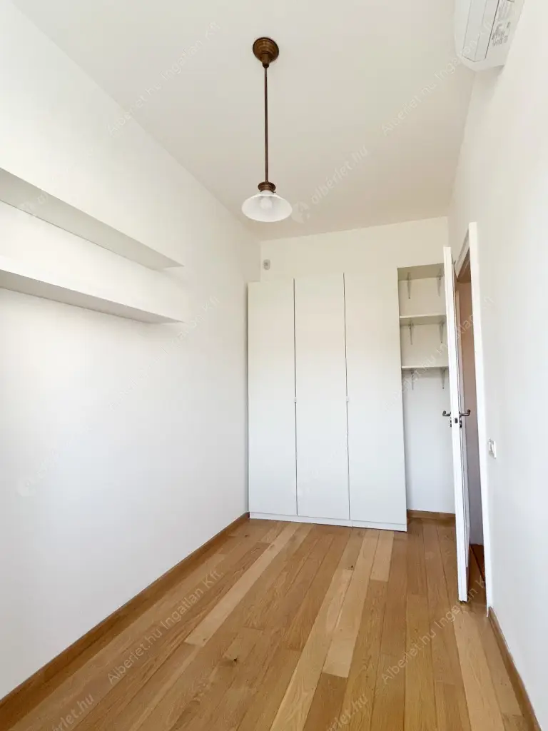 Kiadó albérlet 490000 Ft/hó áron: Budapest, VIII. kerület  Vas utca. Mérete: 93 nm, 2 szobás | Alberlet.hu - 6530185