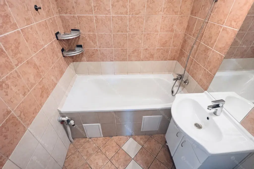 Kiadó albérlet 270000 Ft/hó áron: Budapest, X. kerület  Gépmadár utca. Mérete: 71 nm, 3 szobás | Alberlet.hu - 6680183