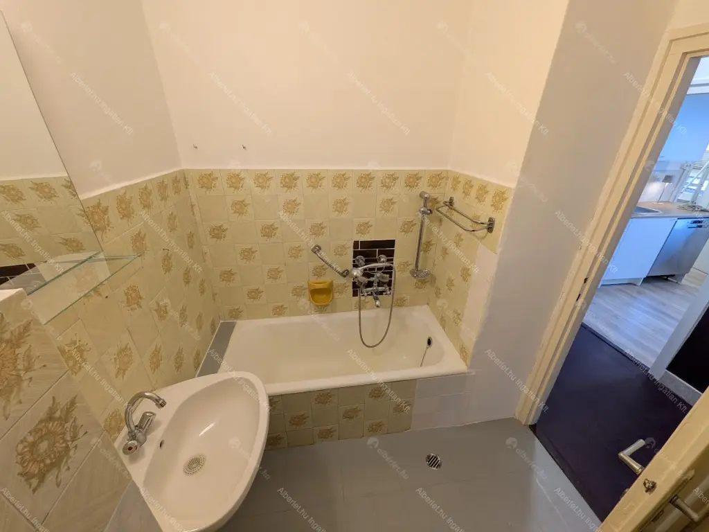 Kiadó albérlet 265000 Ft/hó áron: Budapest, XI. kerület  Baranyai tér. Mérete: 55 nm, 2 szobás | Alberlet.hu - 6698975