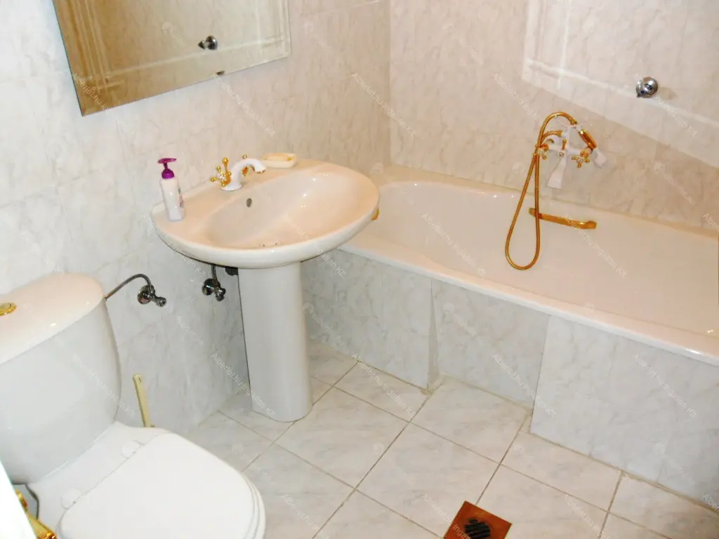 Kiadó albérlet 290000 Ft/hó áron: Budapest, XI. kerület  Bartók Béla út. Mérete: 64 nm, 2 szobás | Alberlet.hu - 6697461