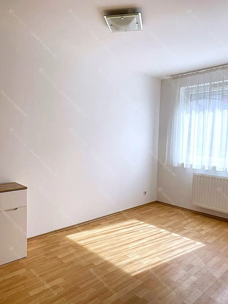 Kiadó albérlet 320000 Ft/hó áron: Budapest, XI. kerület  Bartók Béla út. Mérete: 65 nm, 3 szobás | Alberlet.hu - 6649618