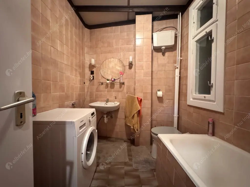 Kiadó albérlet 249000 Ft/hó áron: Budapest, XI. kerület  Bercsényi utca. Mérete: 68 nm, 3 szobás | Alberlet.hu - 6608450