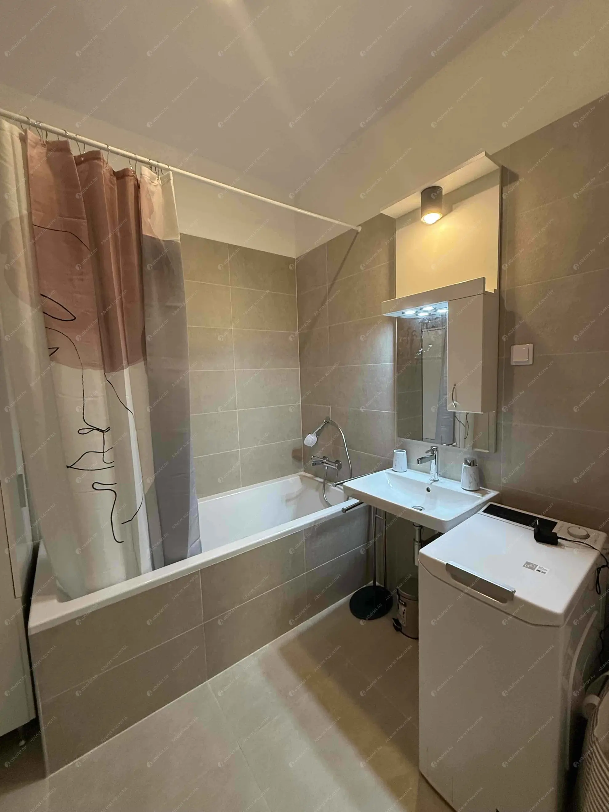 Kiadó albérlet 340000 Ft/hó áron: Budapest, XI. kerület  Bíró László József körút. Mérete: 50 nm, 2 szobás | Alberlet.hu - 6585985