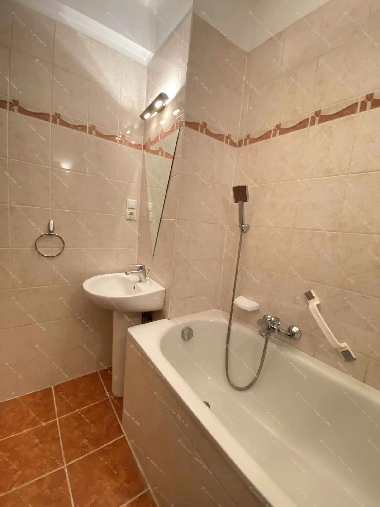 Kiadó albérlet 250000 Ft/hó áron: Budapest, XI. kerület  Bogdánfy utca. Mérete: 61 nm, 2 szobás | Alberlet.hu - 6698103