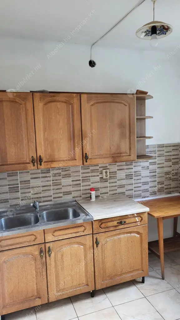 Kiadó albérlet 500000 Ft/hó áron: Budapest, XI. kerület  Budaörsi út. Mérete: 140 nm, 5 szobás | Alberlet.hu - 6550813