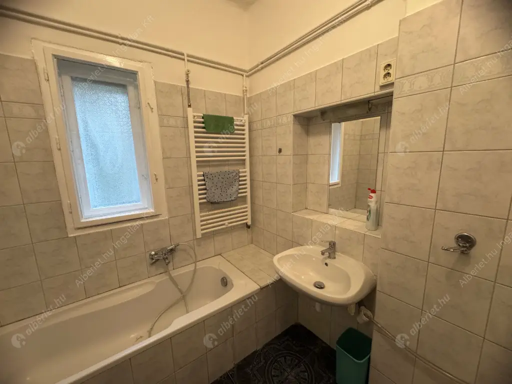 Kiadó albérlet 270000 Ft/hó áron: Budapest, XI. kerület  Budaörsi út. Mérete: 92 nm, 4 szobás | Alberlet.hu - 6598636
