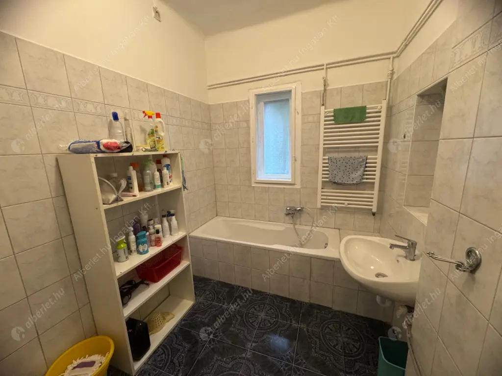 Kiadó albérlet 270000 Ft/hó áron: Budapest, XI. kerület  Budaörsi út. Mérete: 92 nm, 4 szobás | Alberlet.hu - 6598637