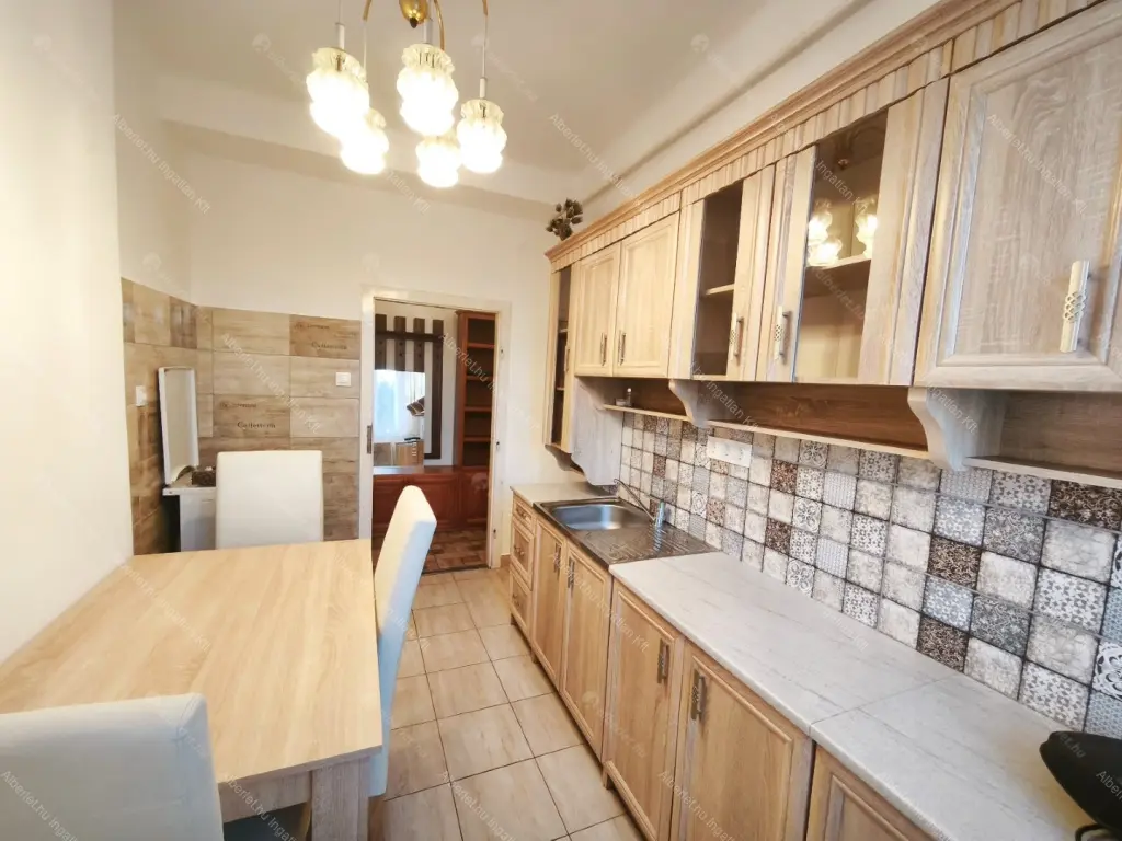 Kiadó albérlet 260000 Ft/hó áron: Budapest, XI. kerület  Etele tér. Mérete: 58 nm, 2 szobás | Alberlet.hu - 6670704