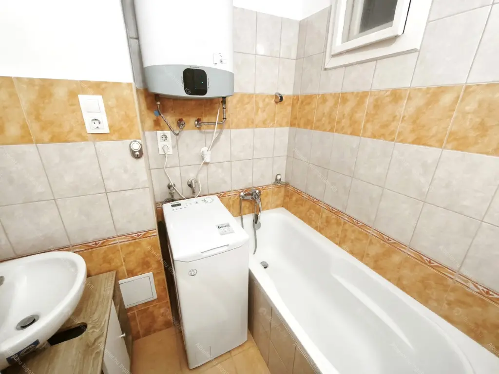 Kiadó albérlet 260000 Ft/hó áron: Budapest, XI. kerület  Etele tér. Mérete: 58 nm, 2 szobás | Alberlet.hu - 6670711