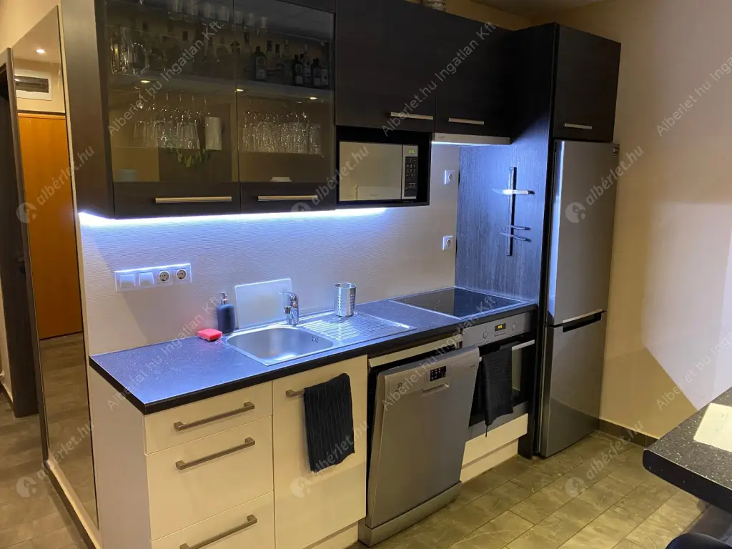 Kiadó albérlet 399000 Ft/hó áron: Budapest, XI. kerület  Fehérvári út. Mérete: 101 nm, 4 szobás | Alberlet.hu - 6570523