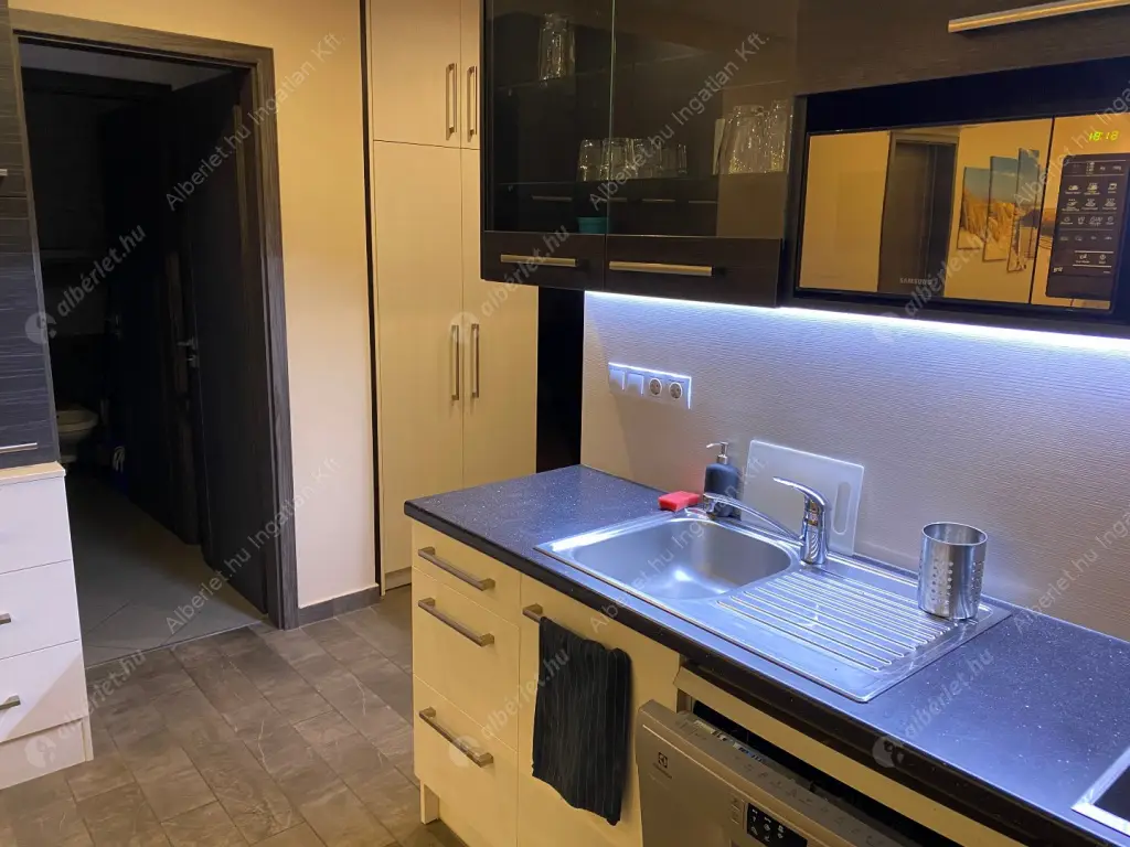 Kiadó albérlet 449000 Ft/hó áron: Budapest, XI. kerület  Fehérvári út. Mérete: 101 nm, 4 szobás | Alberlet.hu - 6628086