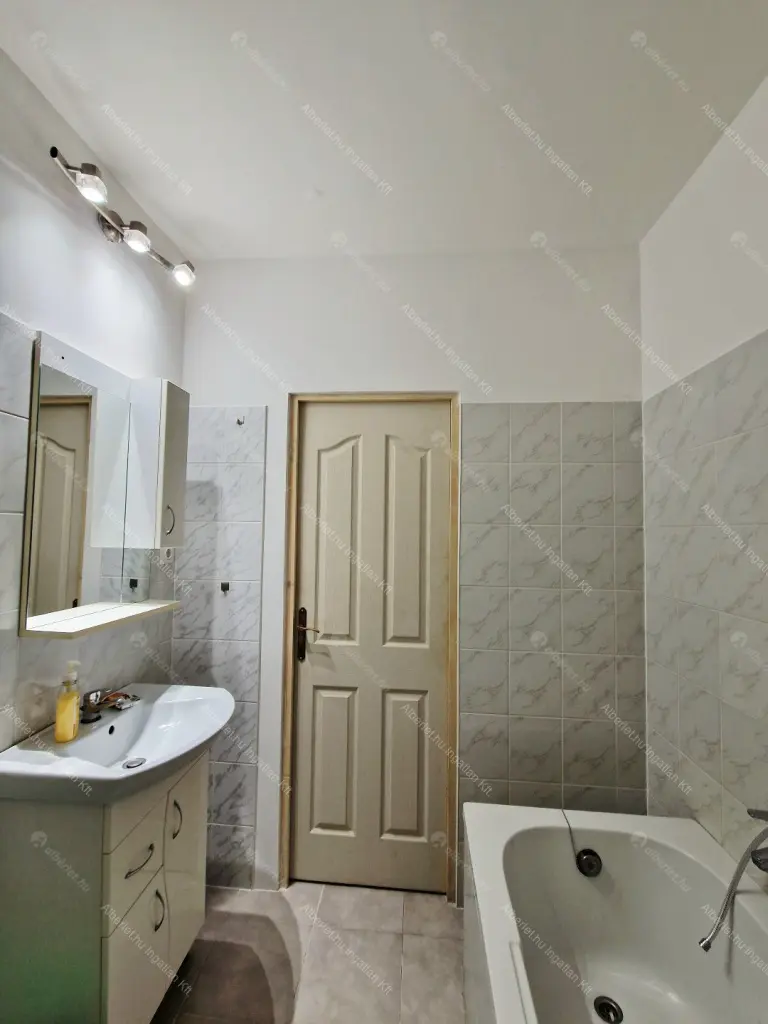 Kiadó albérlet 350000 Ft/hó áron: Budapest, XI. kerület  Kápolna út. Mérete: 108 nm, 3 szobás | Alberlet.hu - 6649959