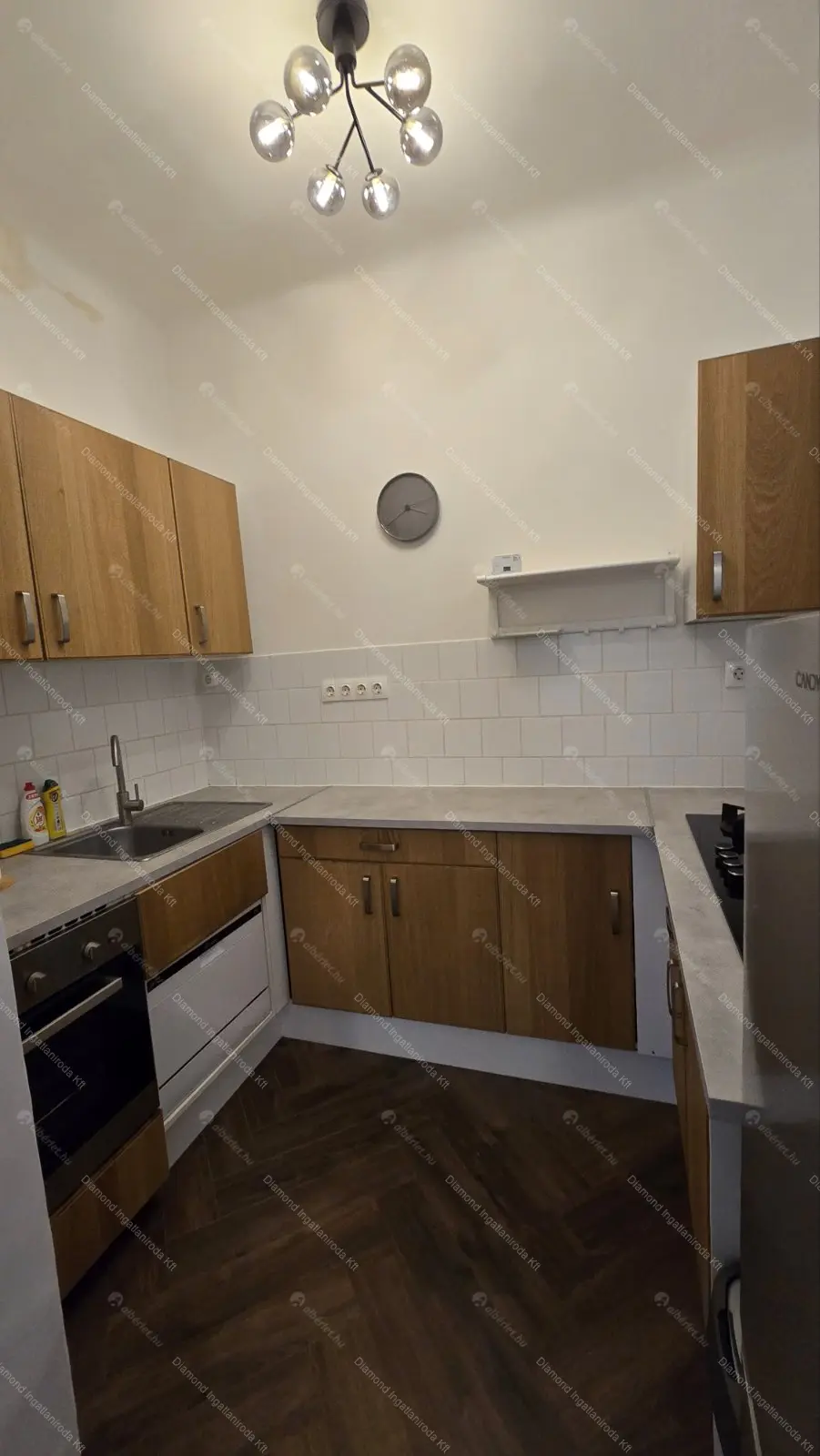 Kiadó albérlet 300000 Ft/hó áron: Budapest, XI. kerület  Kosztolányi Dezső tér. Mérete: 54 nm, 2 szobás | Alberlet.hu - 6681512