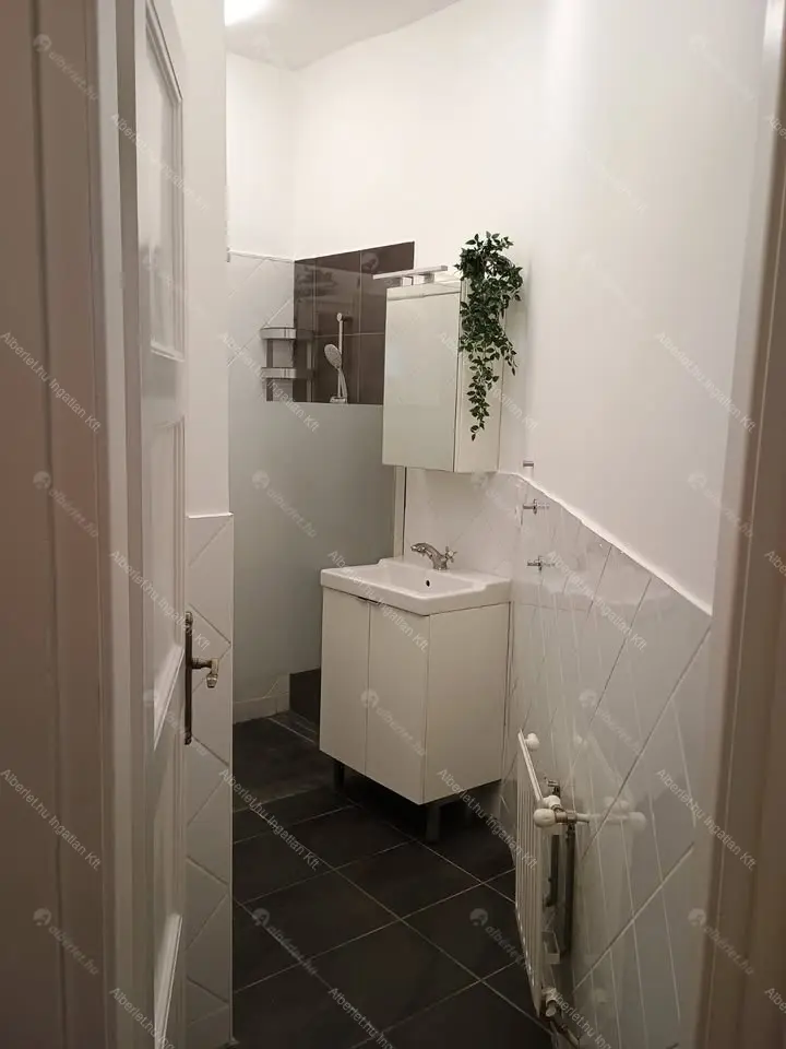 Kiadó albérlet 300000 Ft/hó áron: Budapest, XI. kerület  Kosztolányi Dezső tér. Mérete: 54 nm, 2 szobás | Alberlet.hu - 6677934