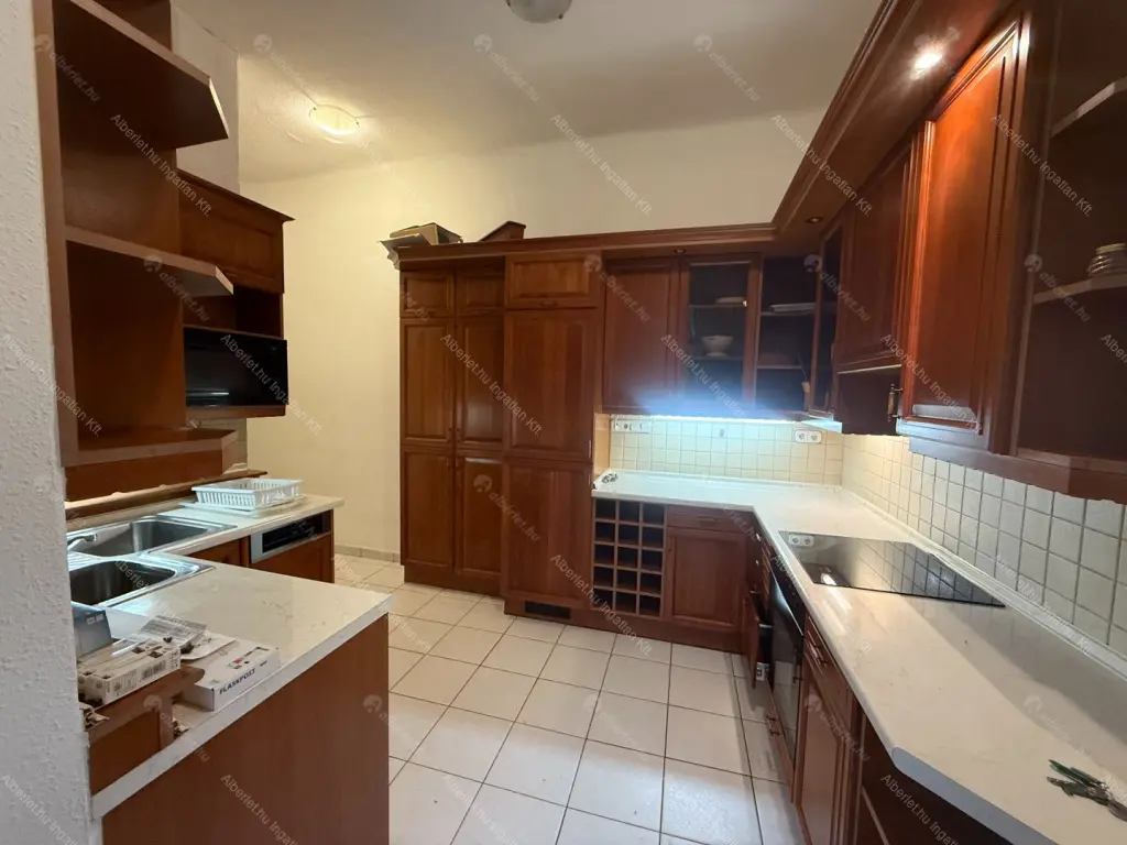 Kiadó albérlet 250000 Ft/hó áron: Budapest, XI. kerület  Kosztolányi Dezső tér. Mérete: 60 nm, 2 szobás | Alberlet.hu - 6659618