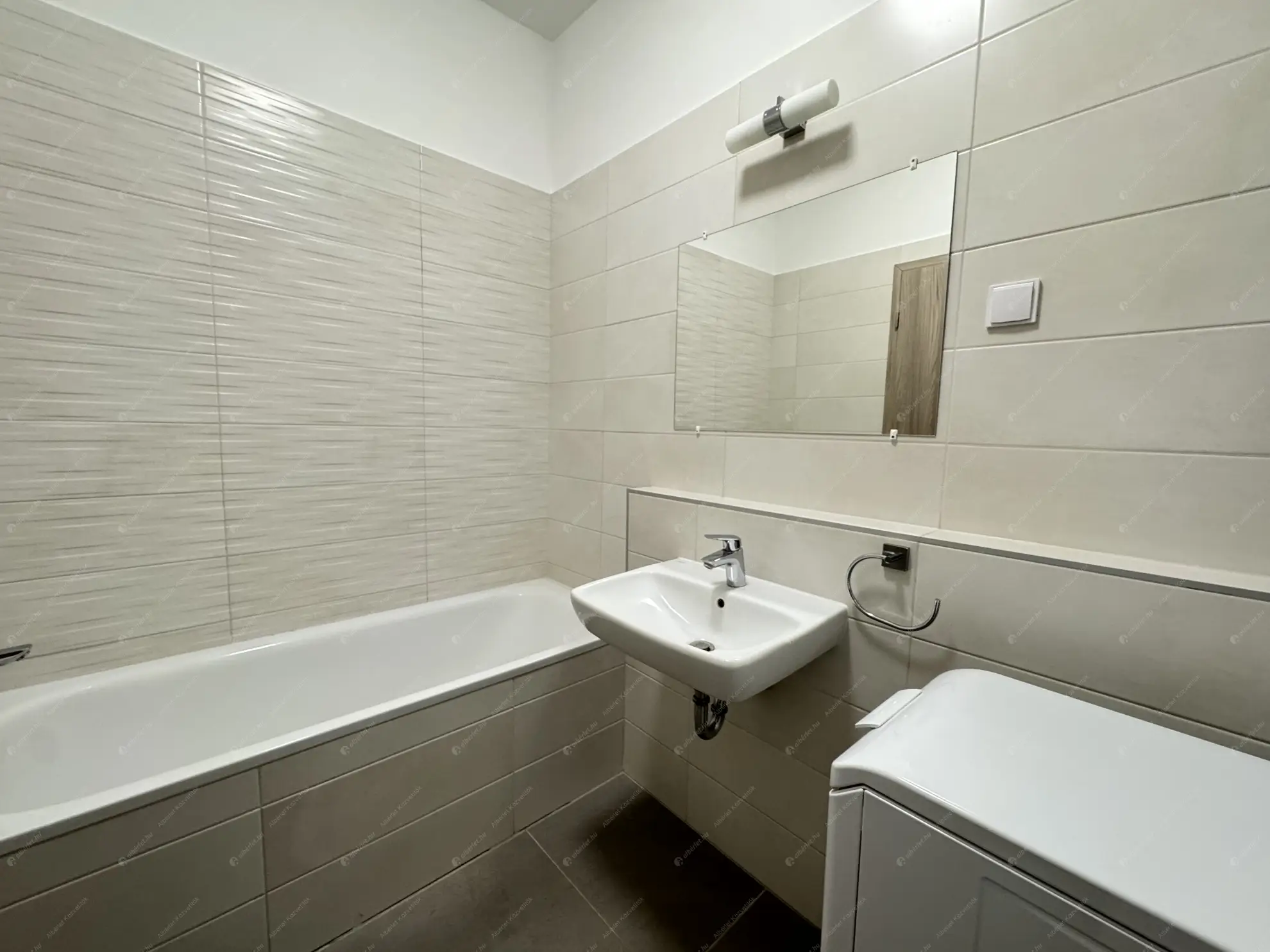 Kiadó albérlet 350000 Ft/hó áron: Budapest, XI. kerület  Maléter Pál utca. Mérete: 70 nm, 3 szobás | Alberlet.hu - 6595475