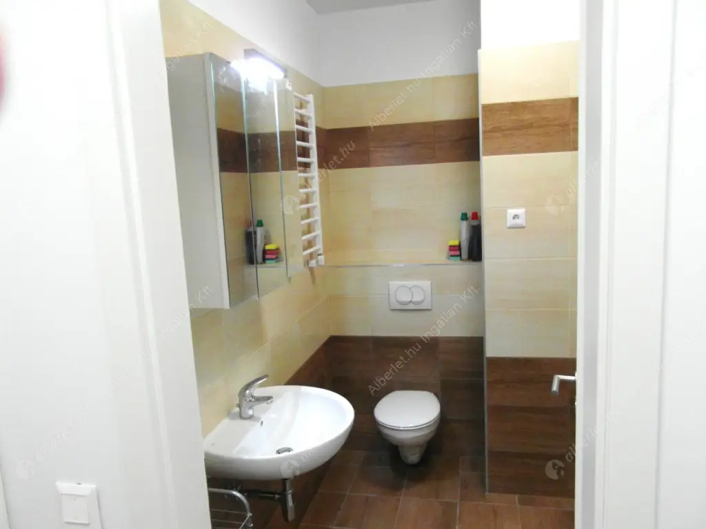 Kiadó albérlet 260000 Ft/hó áron: Budapest, XI. kerület  Mezőkövesd út. Mérete: 56 nm, 2 szobás | Alberlet.hu - 5831569