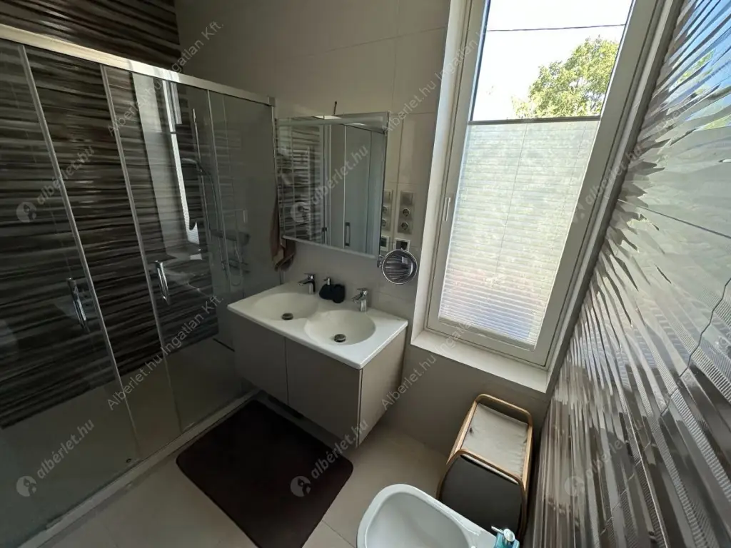 Kiadó albérlet 1675000 Ft/hó áron: Budapest, XI. kerület  Rupphegyi út. Mérete: 217 nm, 5 szobás | Alberlet.hu - 6559525