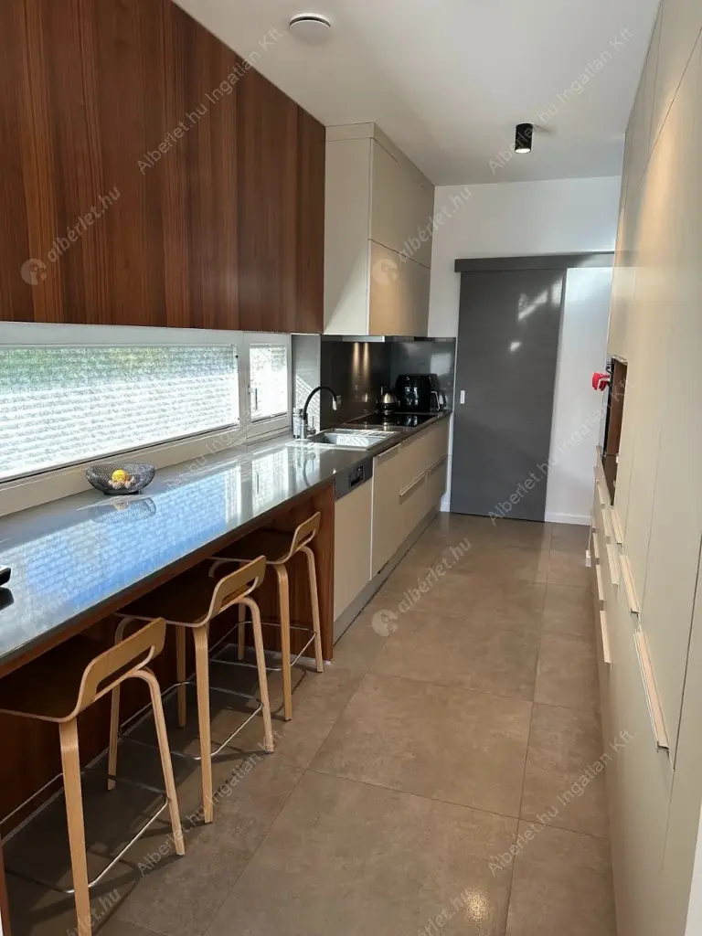 Kiadó albérlet 1428000 Ft/hó áron: Budapest, XI. kerület  Rupphegyi út. Mérete: 217 nm, 5 szobás | Alberlet.hu - 6618920