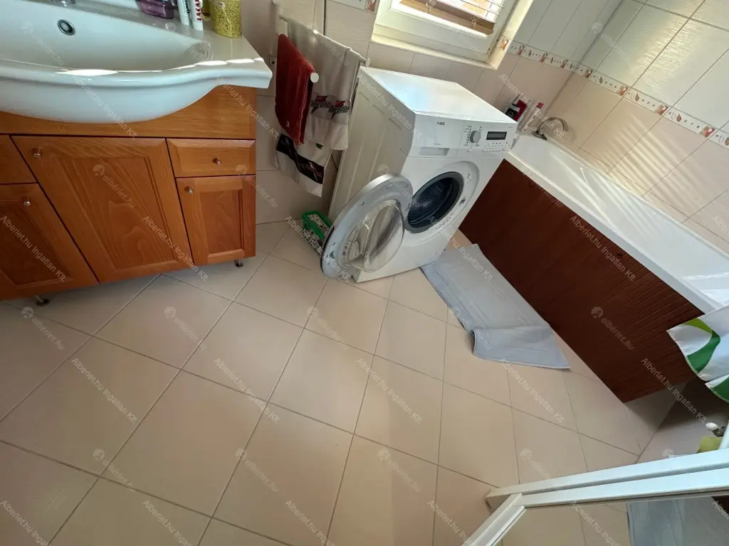 Kiadó albérlet 295000 Ft/hó áron: Budapest, XI. kerület  Sárbogárdi út. Mérete: 64 nm, 3 szobás | Alberlet.hu - 6674429