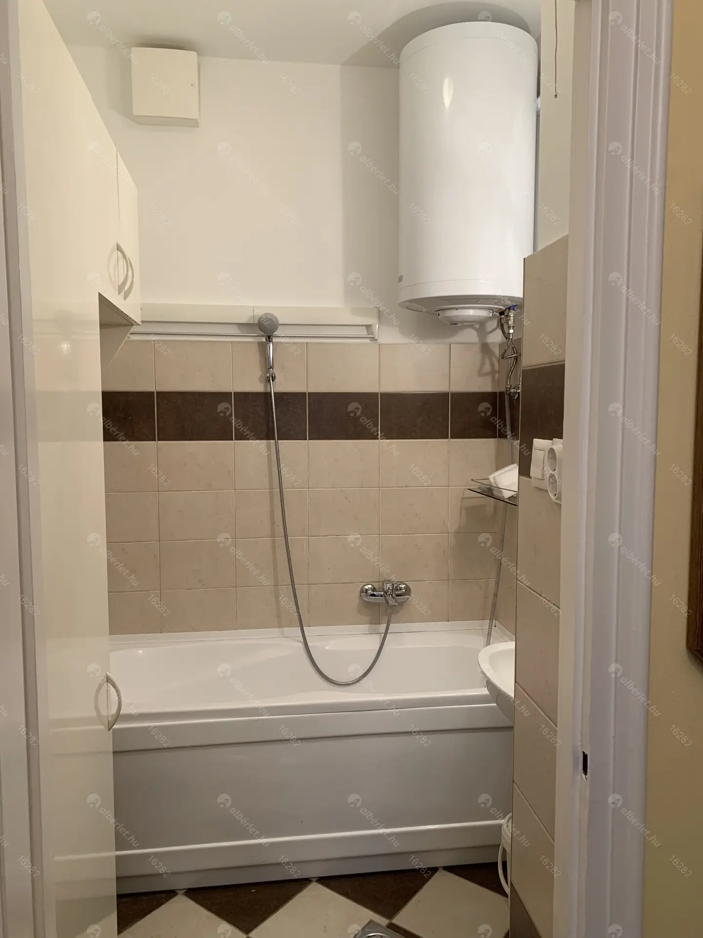 Kiadó albérlet 230000 Ft/hó áron: Budapest, XI. kerület  Ulászló utca. Mérete: 55 nm, 2 szobás | Alberlet.hu - 6542152