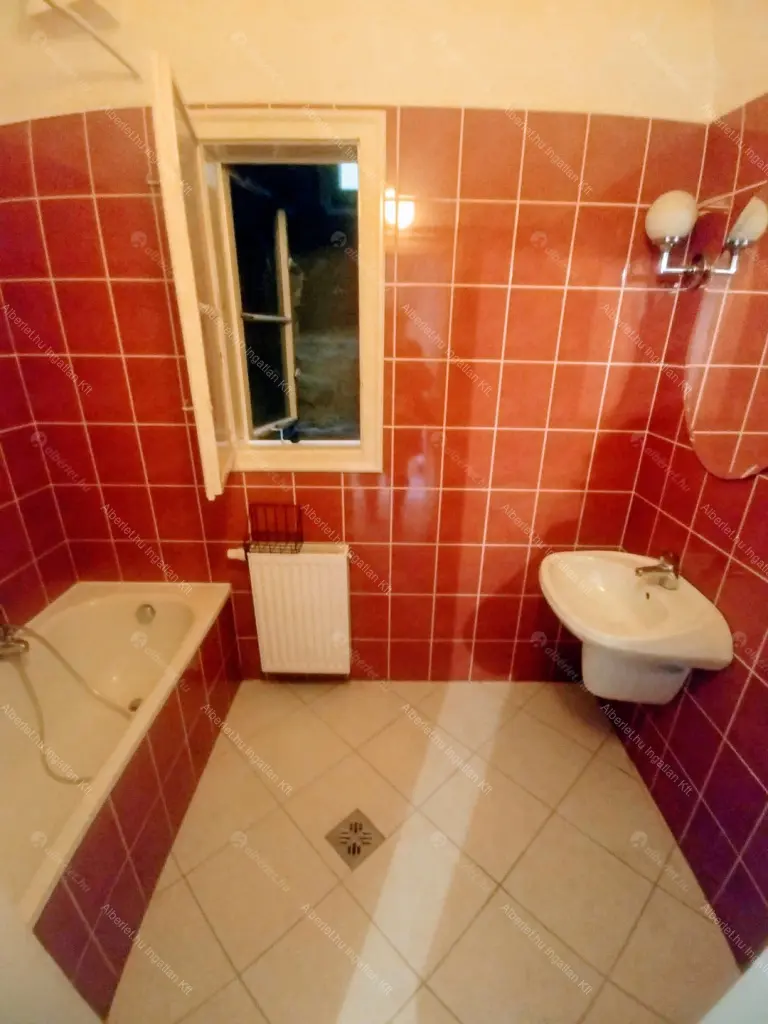 Kiadó albérlet 400000 Ft/hó áron: Budapest, XI. kerület  Vak Bottyán utca. Mérete: 110 nm, 3 szobás | Alberlet.hu - 6708720