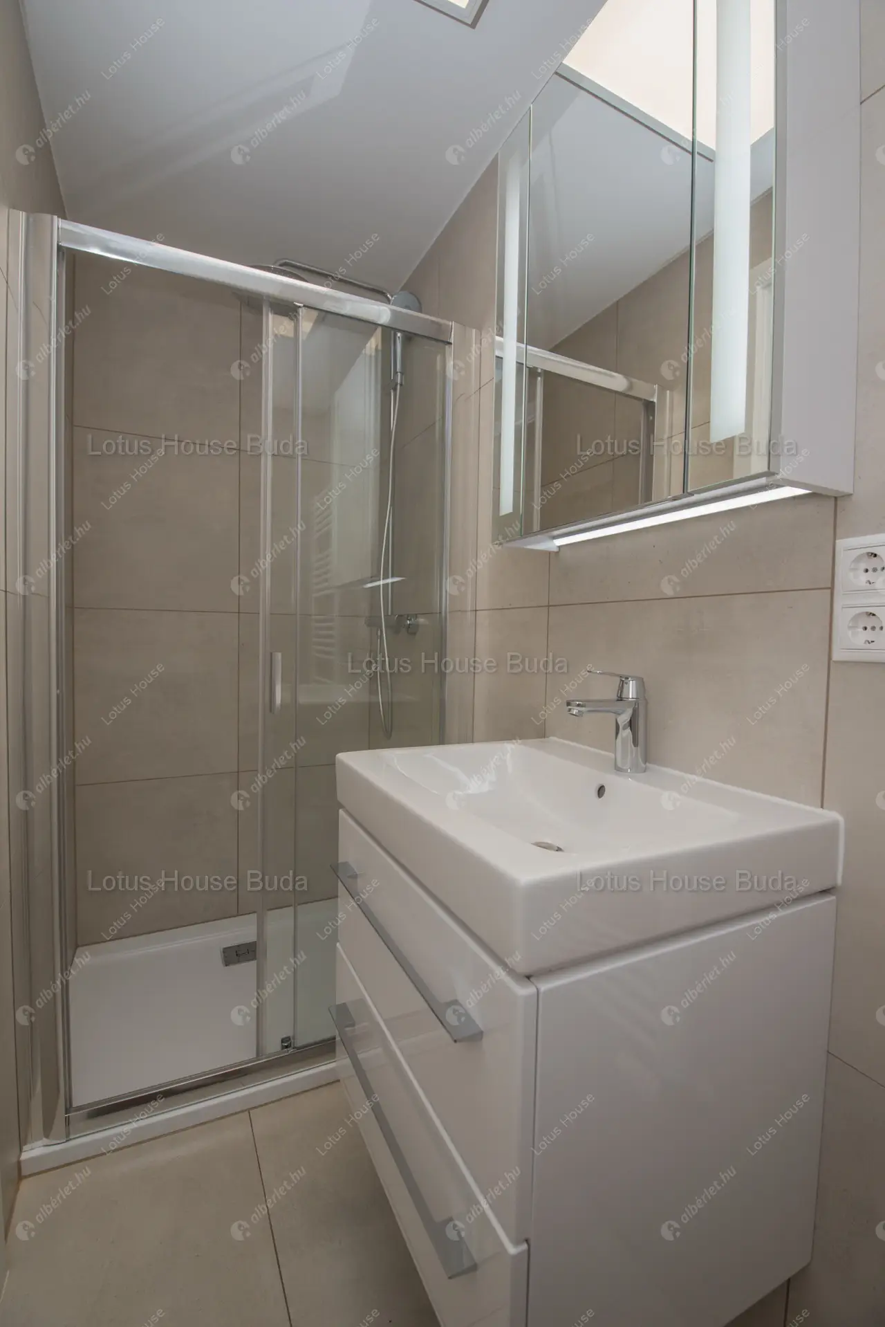 Kiadó albérlet 821000 Ft/hó áron: Budapest, XII. kerület  Csipke út. Mérete: 100 nm, 3 szobás | Alberlet.hu - 6467600