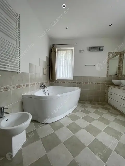 Kiadó albérlet 964000 Ft/hó áron: Budapest, XII. kerület  Csipke utca. Mérete: 300 nm, 6 szobás | Alberlet.hu - 6491725