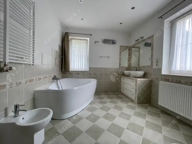 Kiadó albérlet 964000 Ft/hó áron: Budapest, XII. kerület  Csipke utca. Mérete: 300 nm, 6 szobás | Alberlet.hu - 6491727