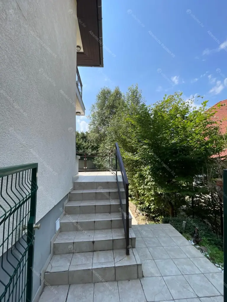 Kiadó albérlet 895000 Ft/hó áron: Budapest, XII. kerület  Denevér köz. Mérete: 165 nm, 4 szobás | Alberlet.hu - 6678397