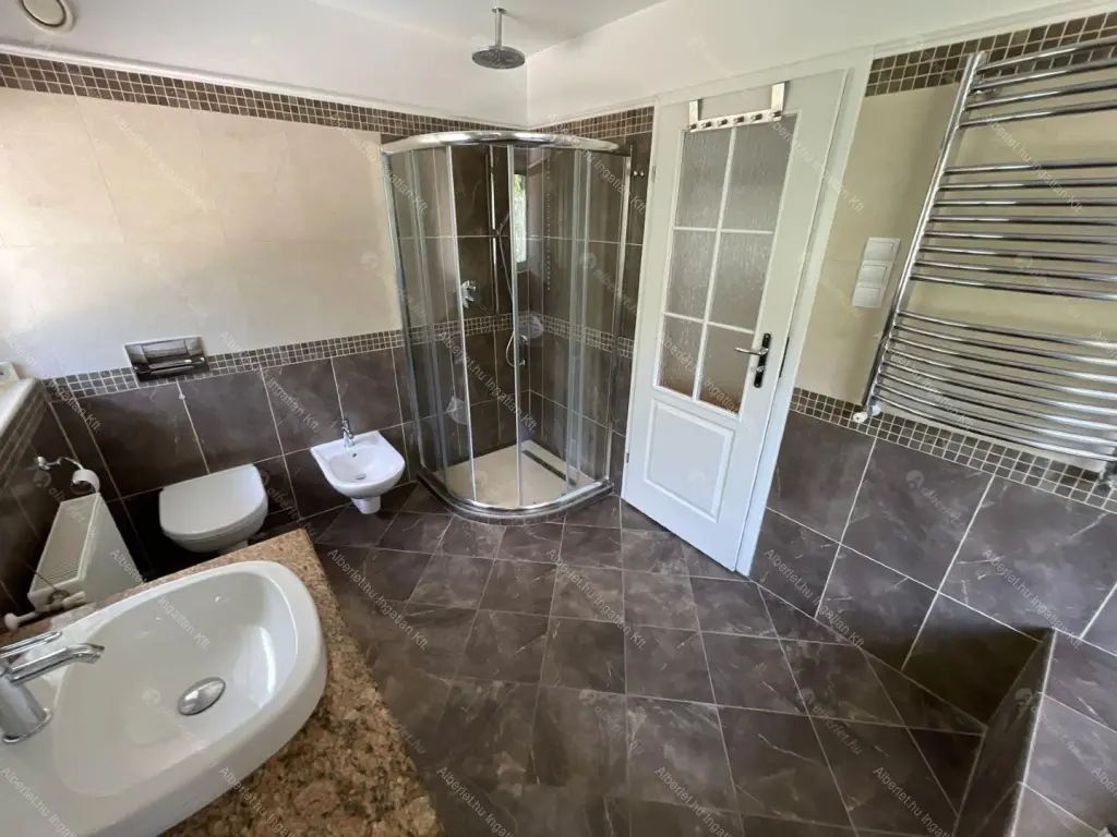 Kiadó albérlet 895000 Ft/hó áron: Budapest, XII. kerület  Denevér köz. Mérete: 165 nm, 4 szobás | Alberlet.hu - 6678401