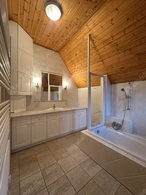 Kiadó albérlet 1320000 Ft/hó áron: Budapest, XII. kerület  Diana utca. Mérete: 200 nm, 4 szobás | Alberlet.hu - 6580502